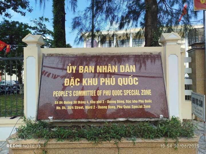bang-ten-ubnd-tp-phu-quoc-duoc-chinh-trang-thanh-ubnd-dac-khu-phu-quoc-ngay-30-6