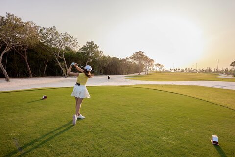 Đặc quyền nghỉ dưỡng kết hợp chơi golf và xem show tại Sun Paradise Land Phú Quốc