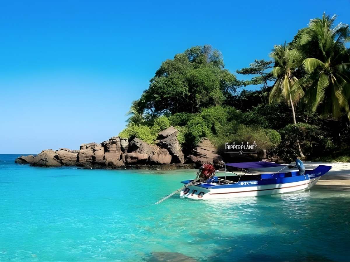 Thời điểm biển êm giúp trải nghiệm đi cano Phú Quốc an toàn và trọn vẹn.