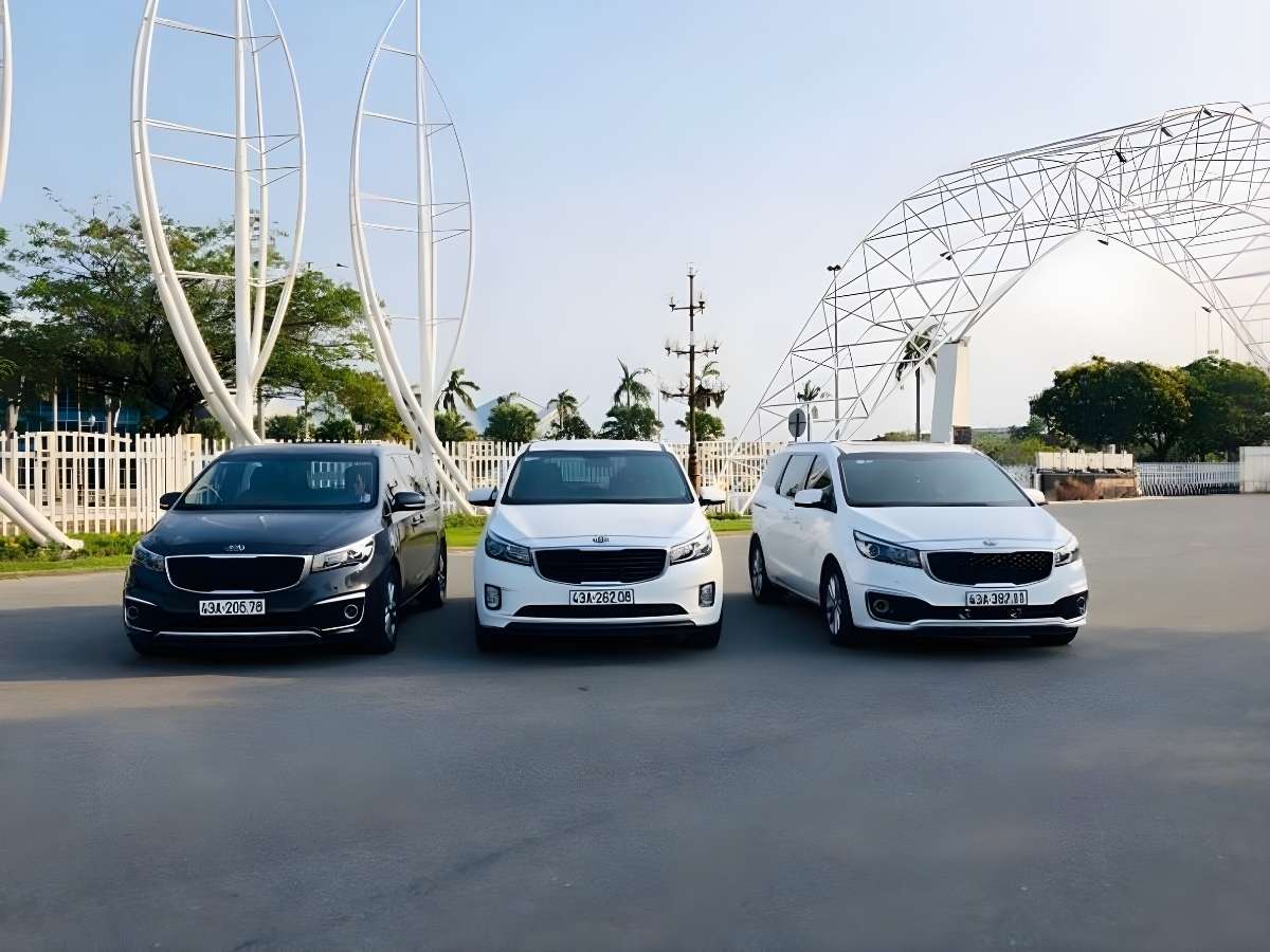 Khách thuê ô tô tự lái cần bị giấy tờ hợp lệ khi nhận xe