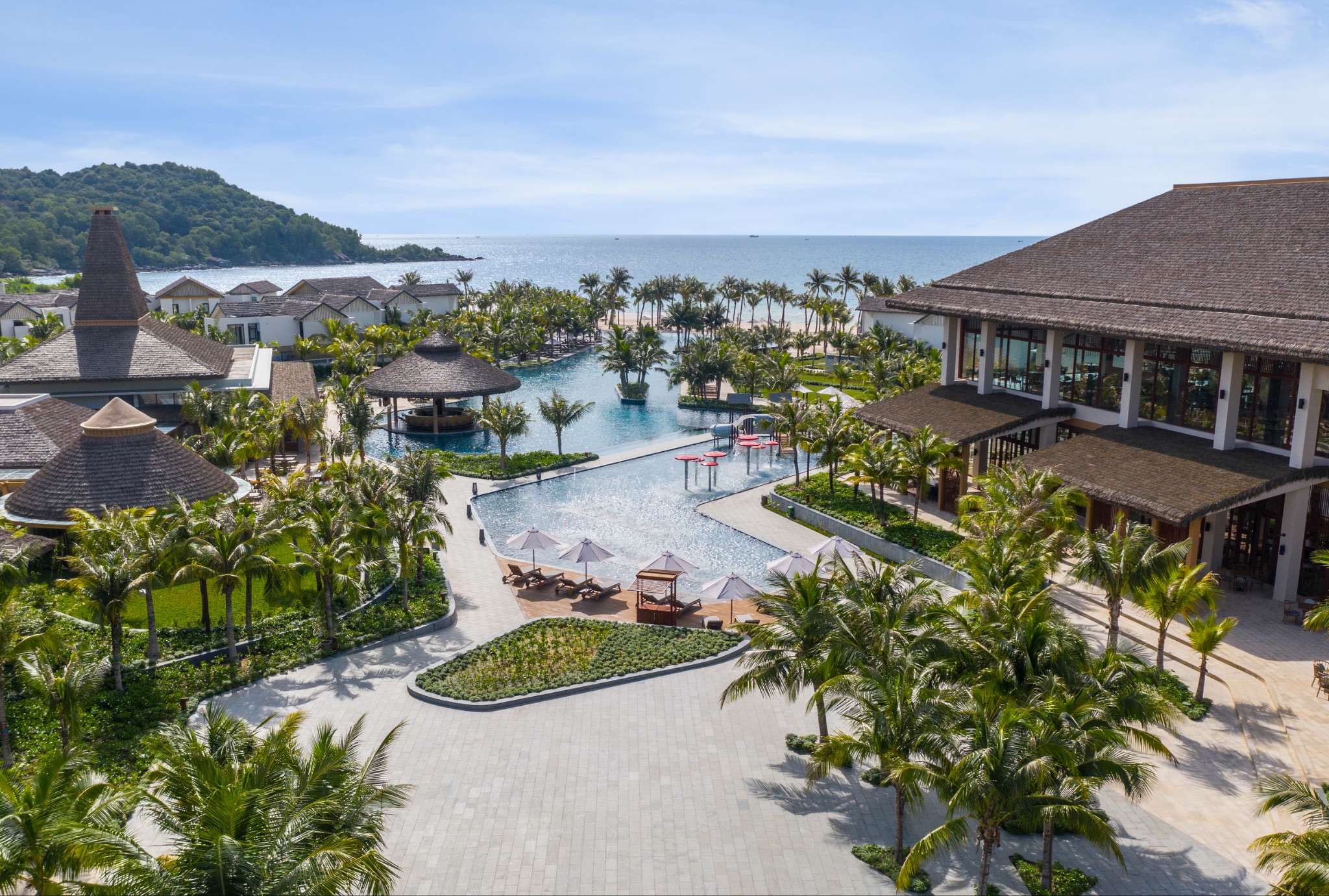 Nam đảo Phú Quốc quy tụ nhiều khu resort ven biển sang trọng, thu hút du khách sẵn sàng chi tiền để được hưởng trọng sự riêng tư và thuận tiện