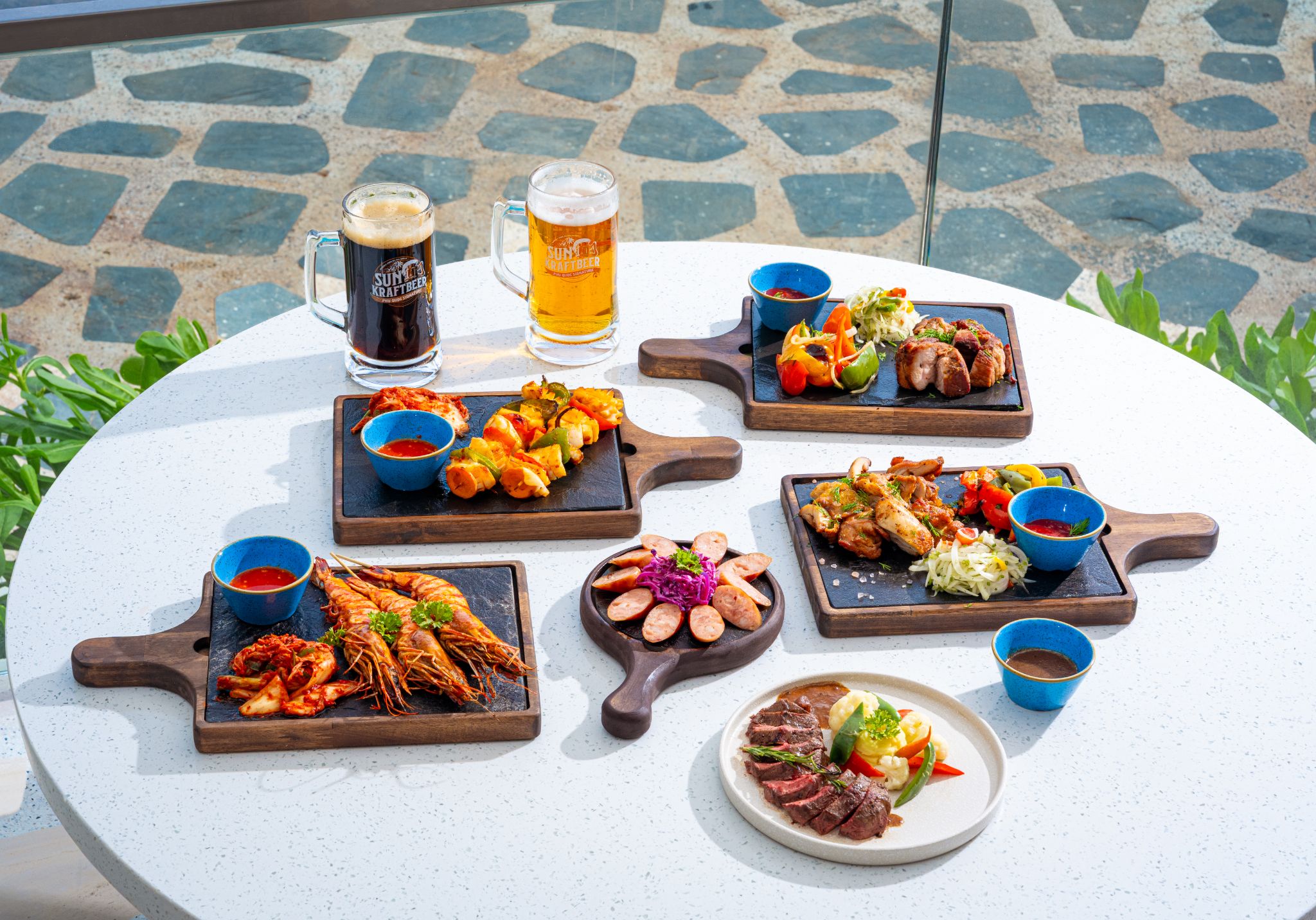 Thế giới ẩm thực đa dạng tại Santo Beach Club