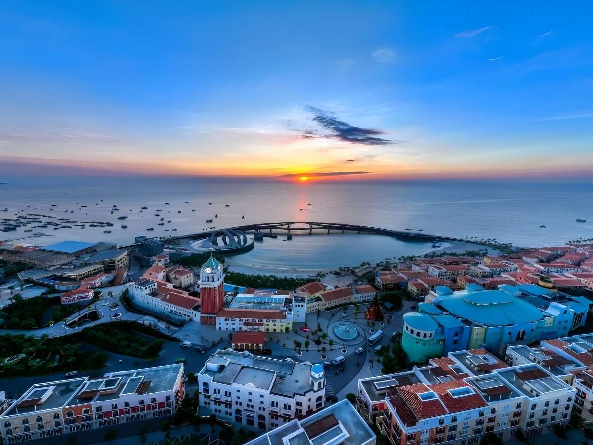 Thị trấn Hoàng Hôn mang đến khung cảnh chiều tối yên bình.