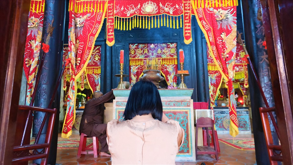 Không gian thờ bên trong Lăng Mạc Cửu