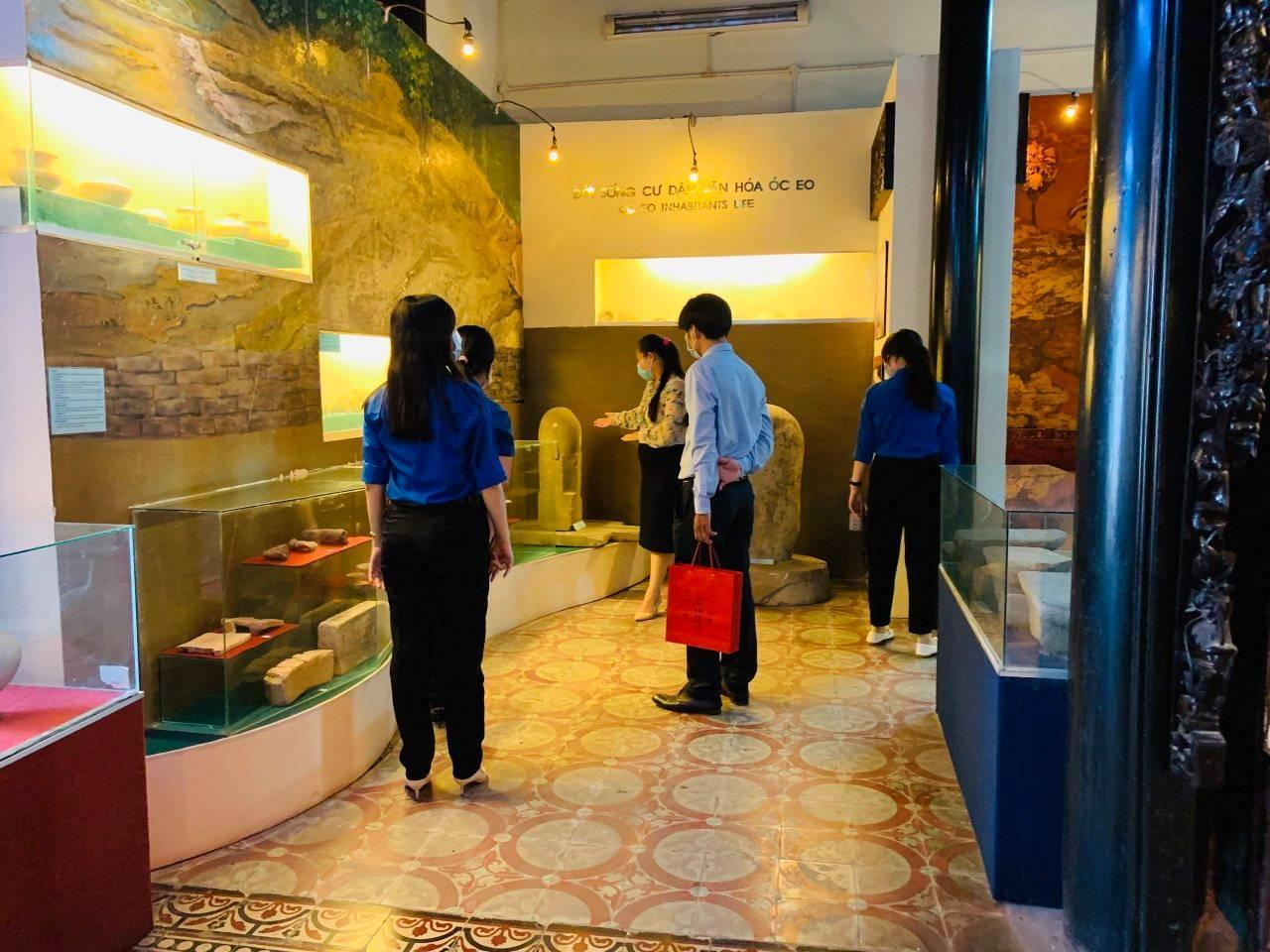 Văn hóa Óc Eo được trưng bày bên trong bảo tàng Kiên Giang