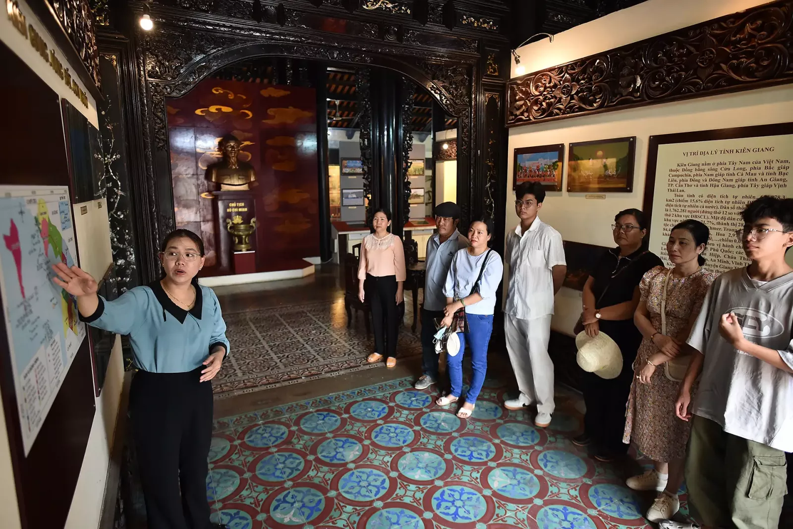 Du khách tìm hiểu về vùng đất Kiên Giang cũ tại bảo tàng Kiên Giang 