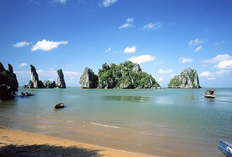 Khung cảnh thiên nhiên thanh bình tại Quần đảo Lụa Bà