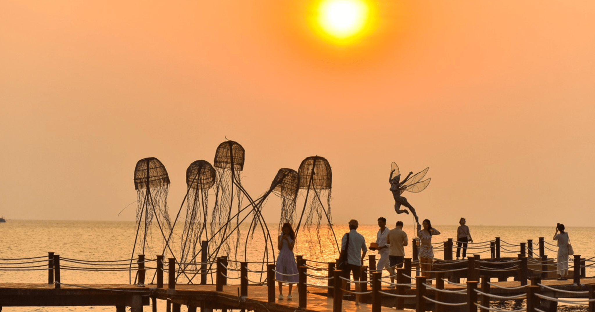 Sunset Sanato là địa điểm check in hoàng hôn nổi tiếng tại khu vực Bãi Trường