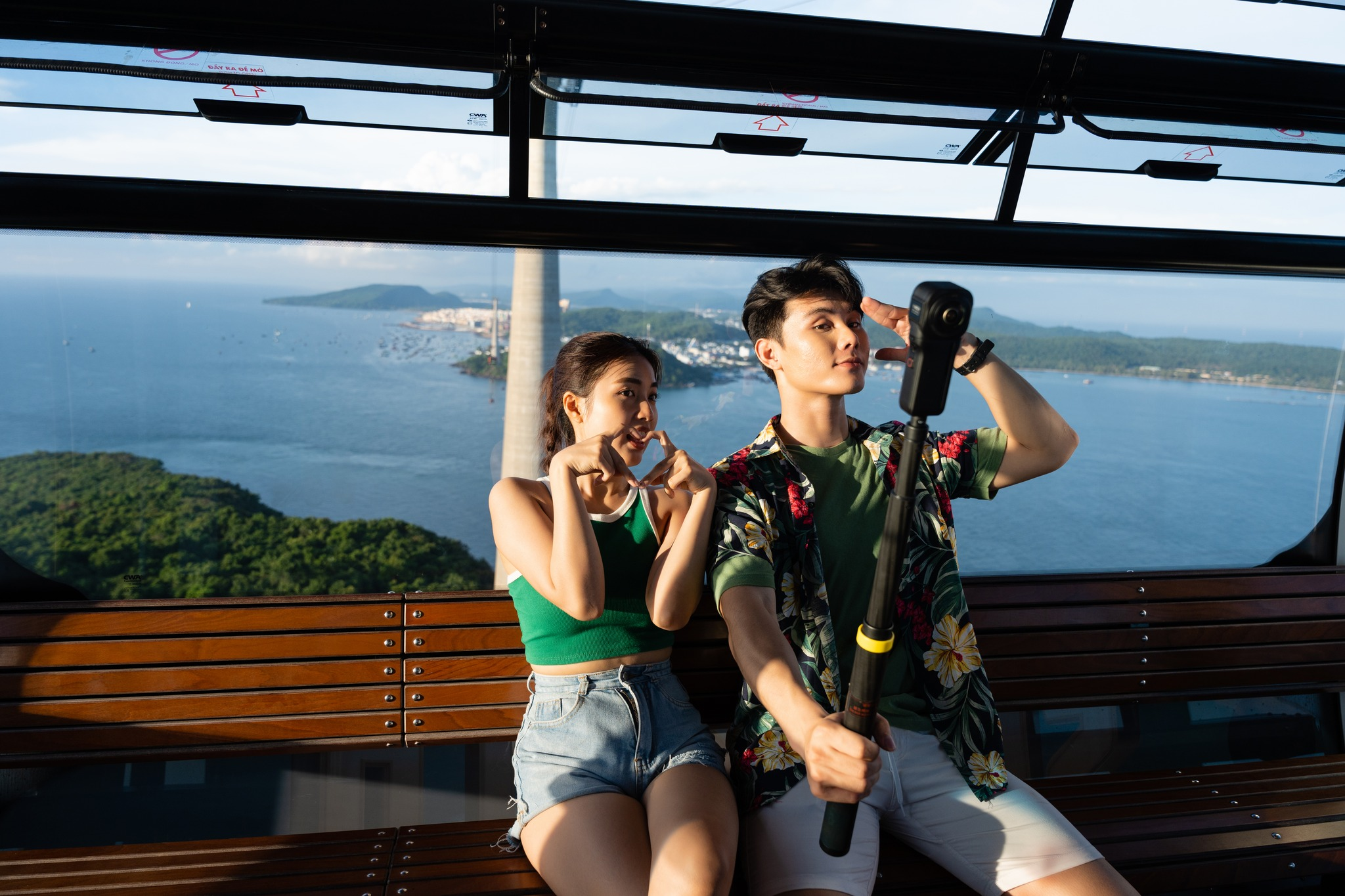 Cáp treo Hòn Thơm đưa du khách từ Sunset Town tới Sun World Hon Thom