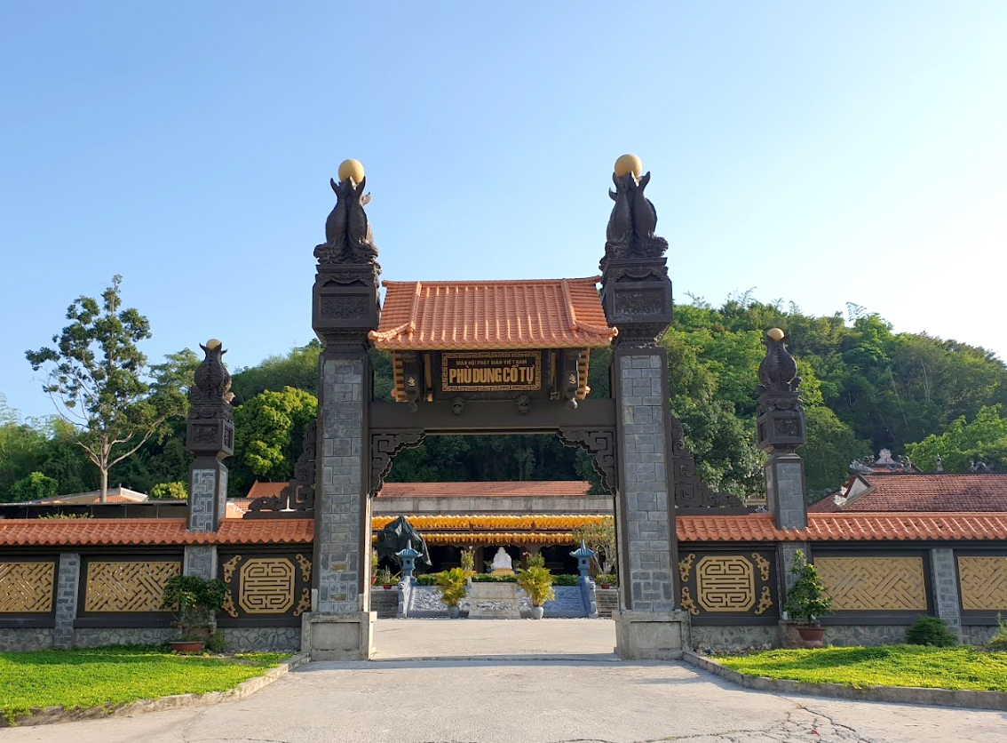 Chùa Phù Dung là di tích lịch sử nổi tiếng tại thành phố Hà Tiên