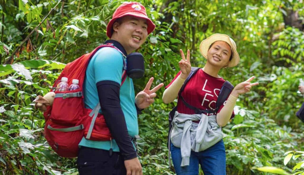 Người mới nên đi trekking cùng người địa phương hoặc hướng dẫn viên để chuyến đi diễn ra an toàn