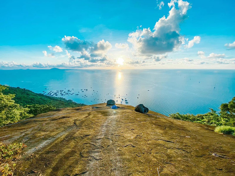Ma Thiên Lãnh là ngọn núi nổi tiếng tọa lạc tại đảo Hòn Sơn