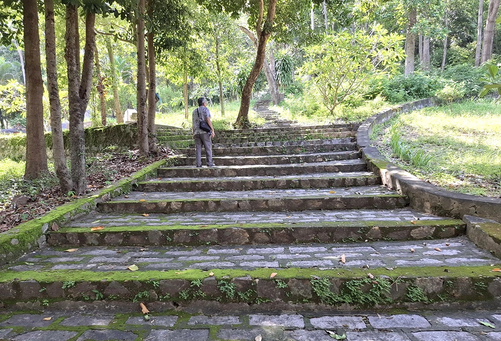 Không gian thanh tịnh tại núi Bình San thu hút nhiều du khách ghé thăm