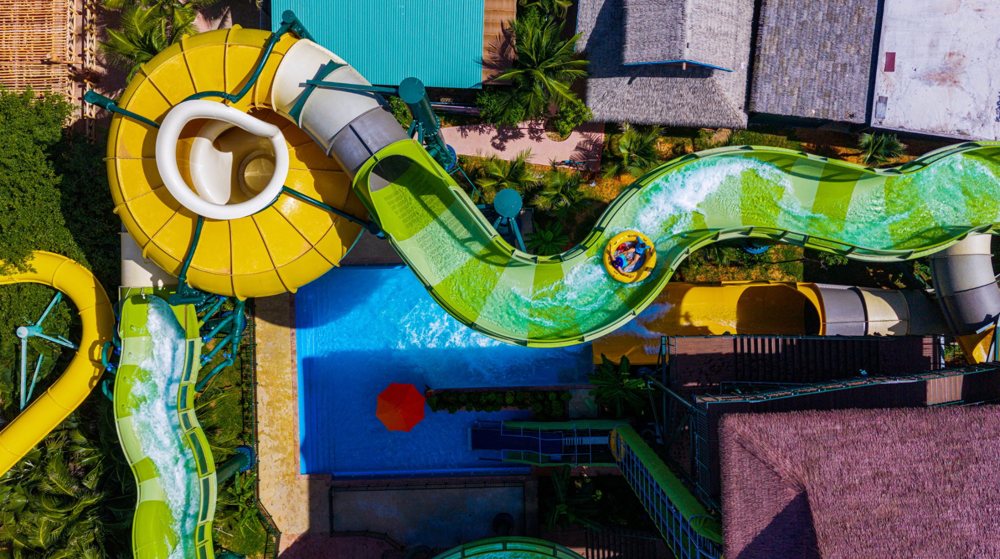 Toàn cảnh Wavy Whirl, làn trượt nước PowerRAPIDS đầu tiên trên thế giới tại Sun World Hon Thom. 