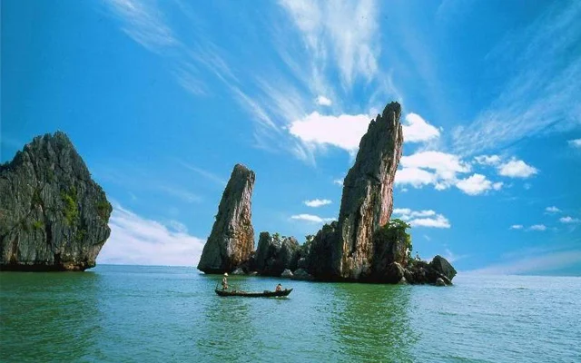 Hòn Phụ Tử là địa danh nổi tiếng tại Kiên Lương