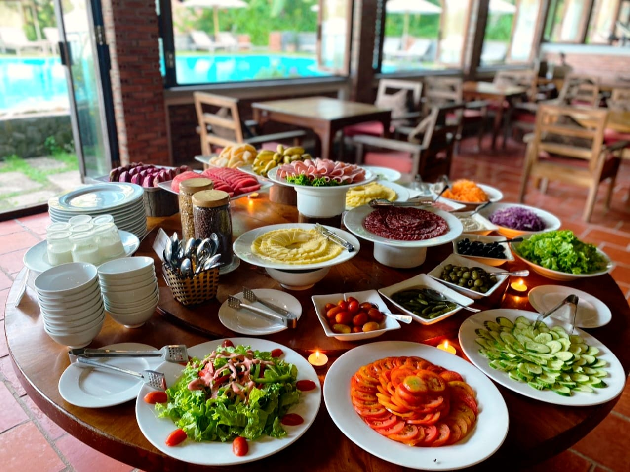 Các món ăn đa dạng Âu - Á tại nhà hàng Ancarine Restaurant