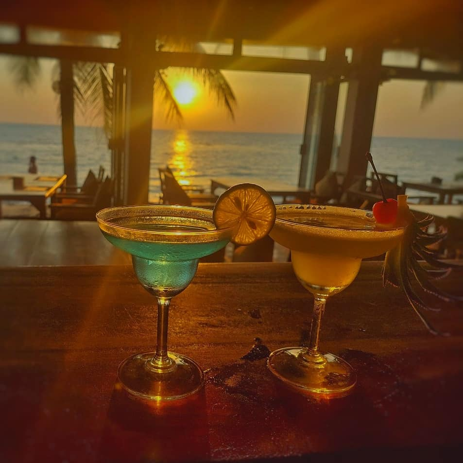 Các ly cocktail bắt mắt tại nhà hàng được nhiều du khách yêu thích