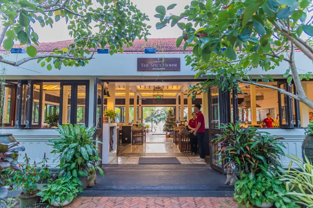 Không gian gần gũi với thiên nhiên tại nhà hàng Cassia Cottage Restaurant 
