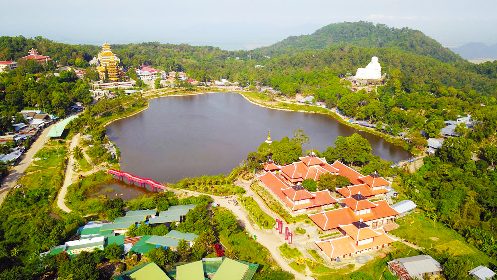 Núi Cấm là một trong những điểm du lịch tâm linh nổi tiếng tại An Giang