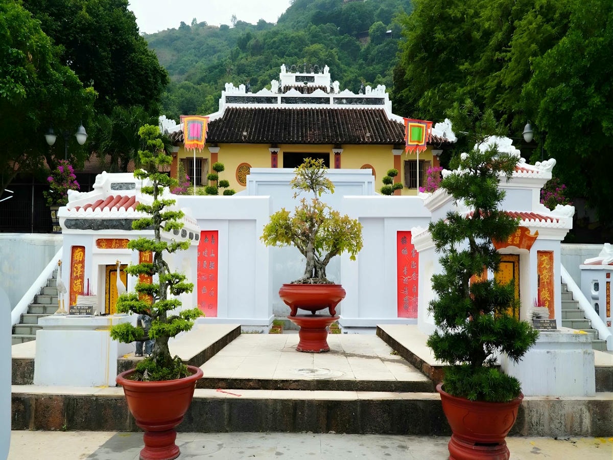 Hành trình Châu Đốc gắn với điểm đến Miếu Bà Chúa Xứ mang đậm dấu ấn tín ngưỡng.