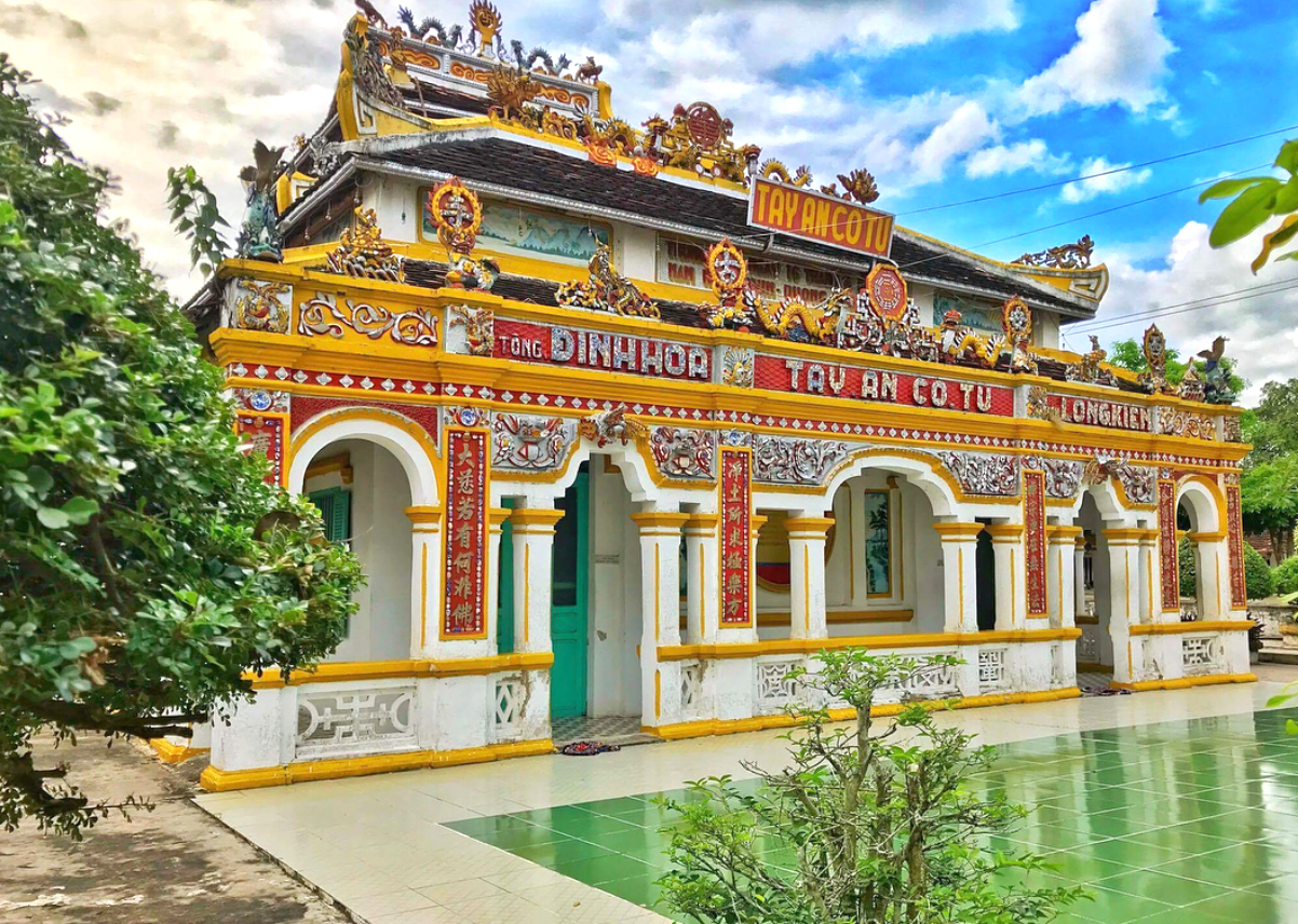 Tour Châu Đốc giá rẻ nổi bật với điểm tham quan tâm linh và chi phí hợp lý. 