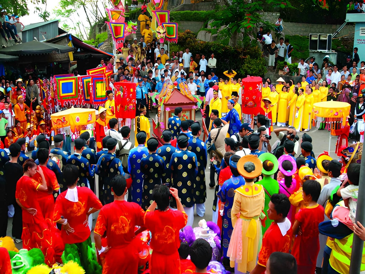 Lễ hội Vía Bà Chúa Xứ diễn ra quy mô lớn, thu hút đông đảo người hành hương. 