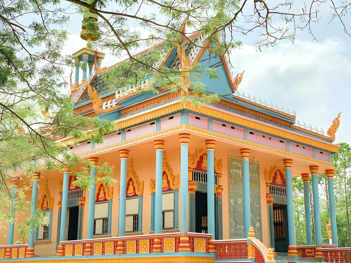 Chùa Koh Kas tọa lạc tại Tri Tôn, hình thành không gian tâm linh gắn với văn hóa Khmer.