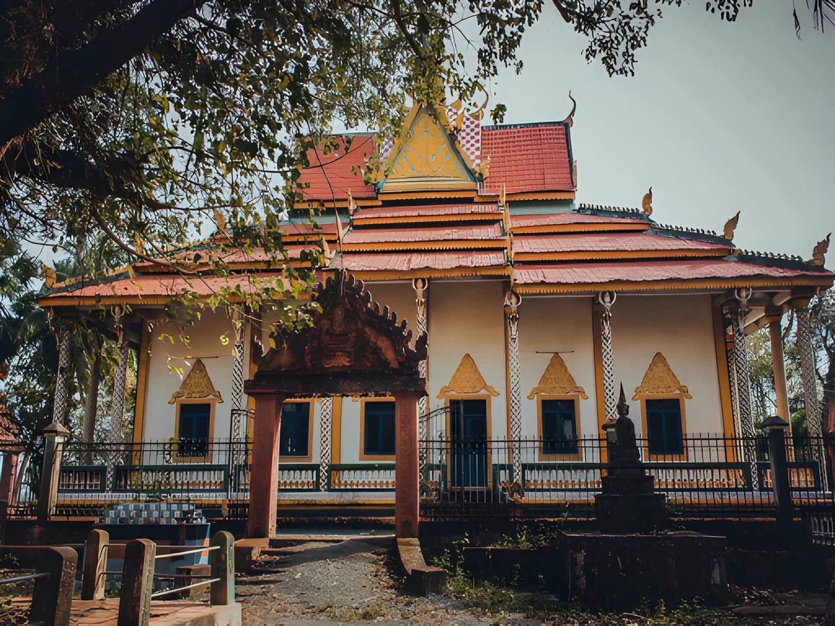 Kiến trúc Chùa Koh Kas mang đậm dấu ấn văn hóa Khmer truyền thống.