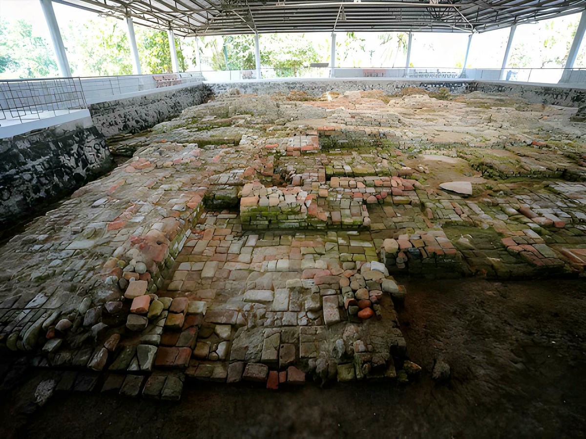 Đời sống cư dân Óc Eo xưa phản ánh rõ qua dấu tích kiến trúc và sinh hoạt.