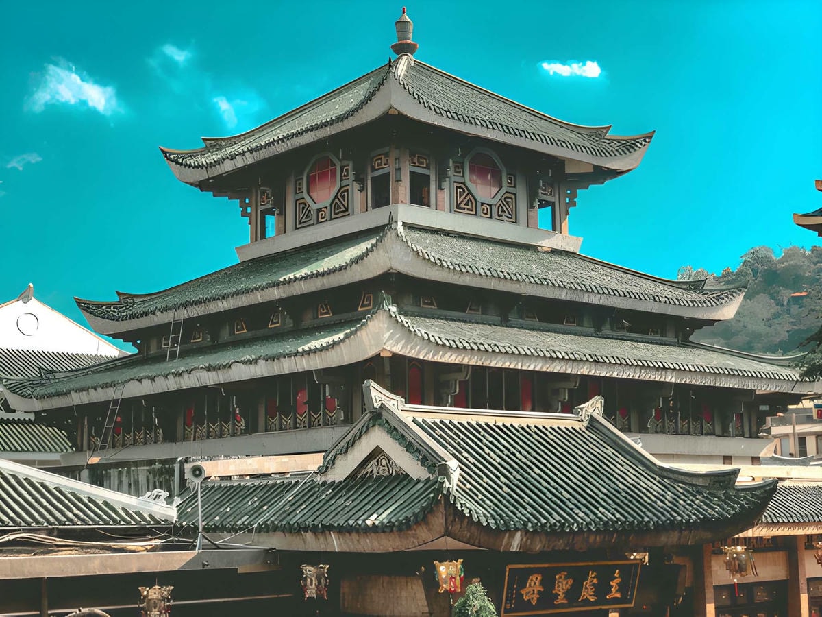 Miếu Bà Chúa Xứ Núi Sam là công trình tâm linh tiêu biểu của vùng Châu Đốc.