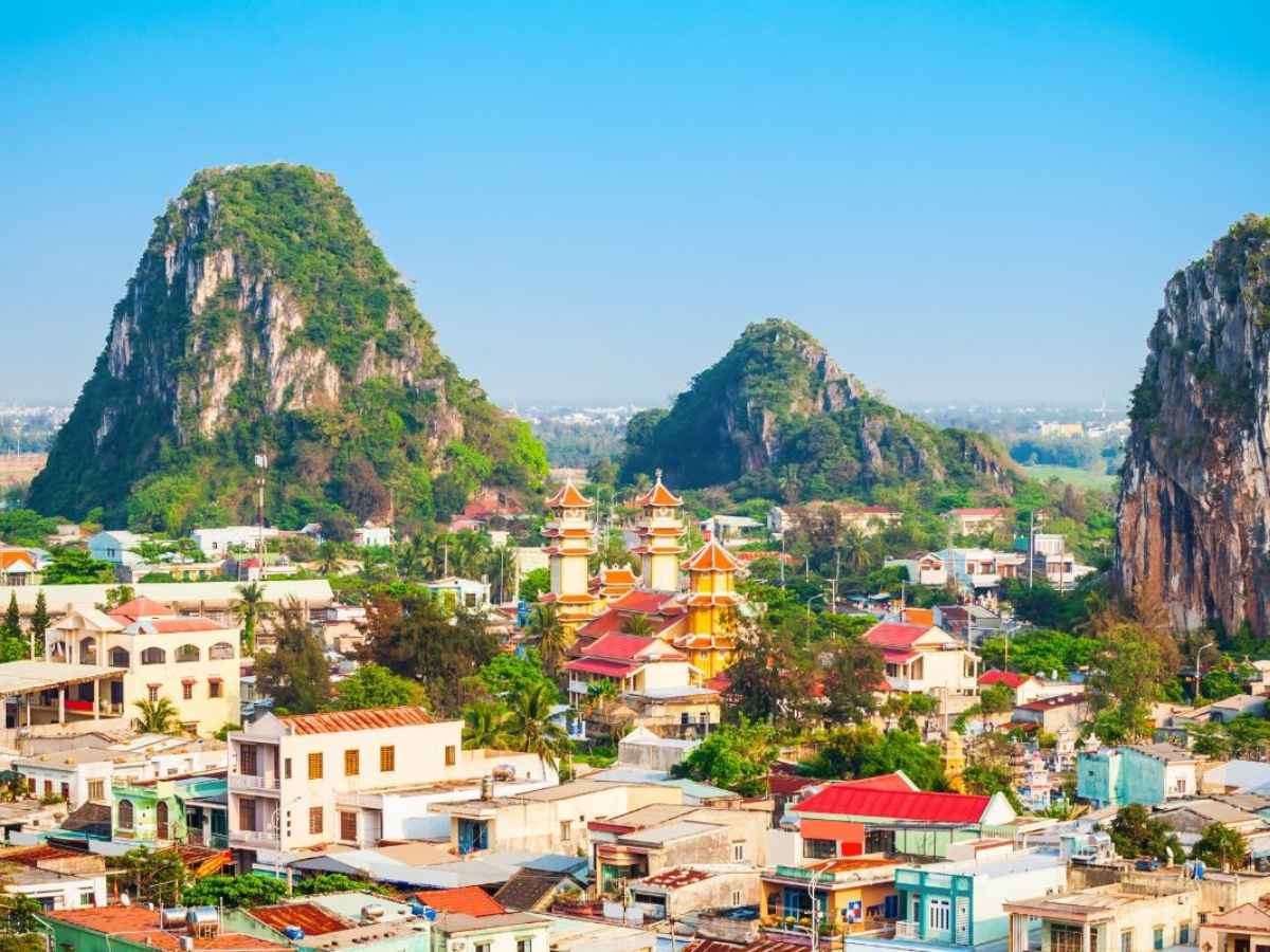 Lối tiếp cận và nhịp chuyển cảnh tại Núi Nước dẫn dắt hành trình khám phá chậm rãi.