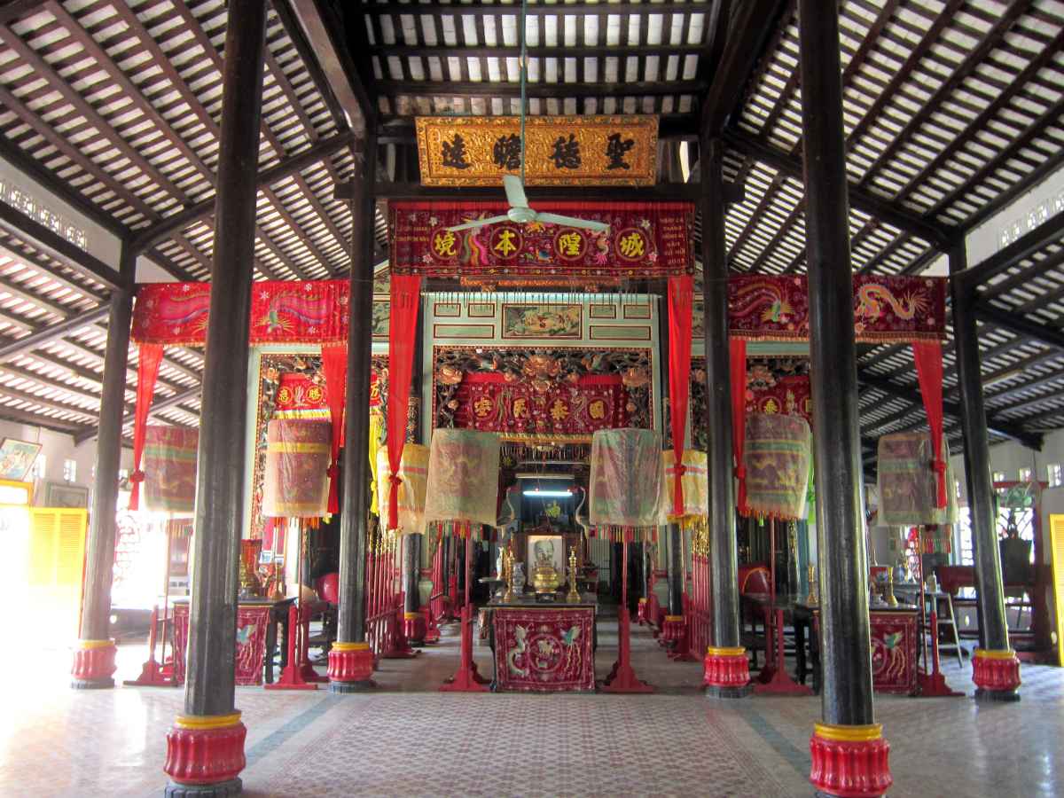 Không gian nội đình lưu giữ ký ức tập thể và sinh hoạt cộng đồng truyền thống.