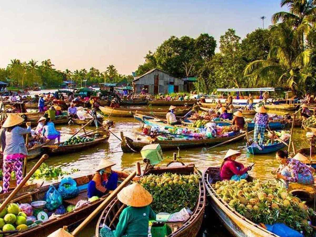 Chợ nổi Long Xuyên góp phần duy trì bản sắc sông nước trong đời sống đô thị An Giang.