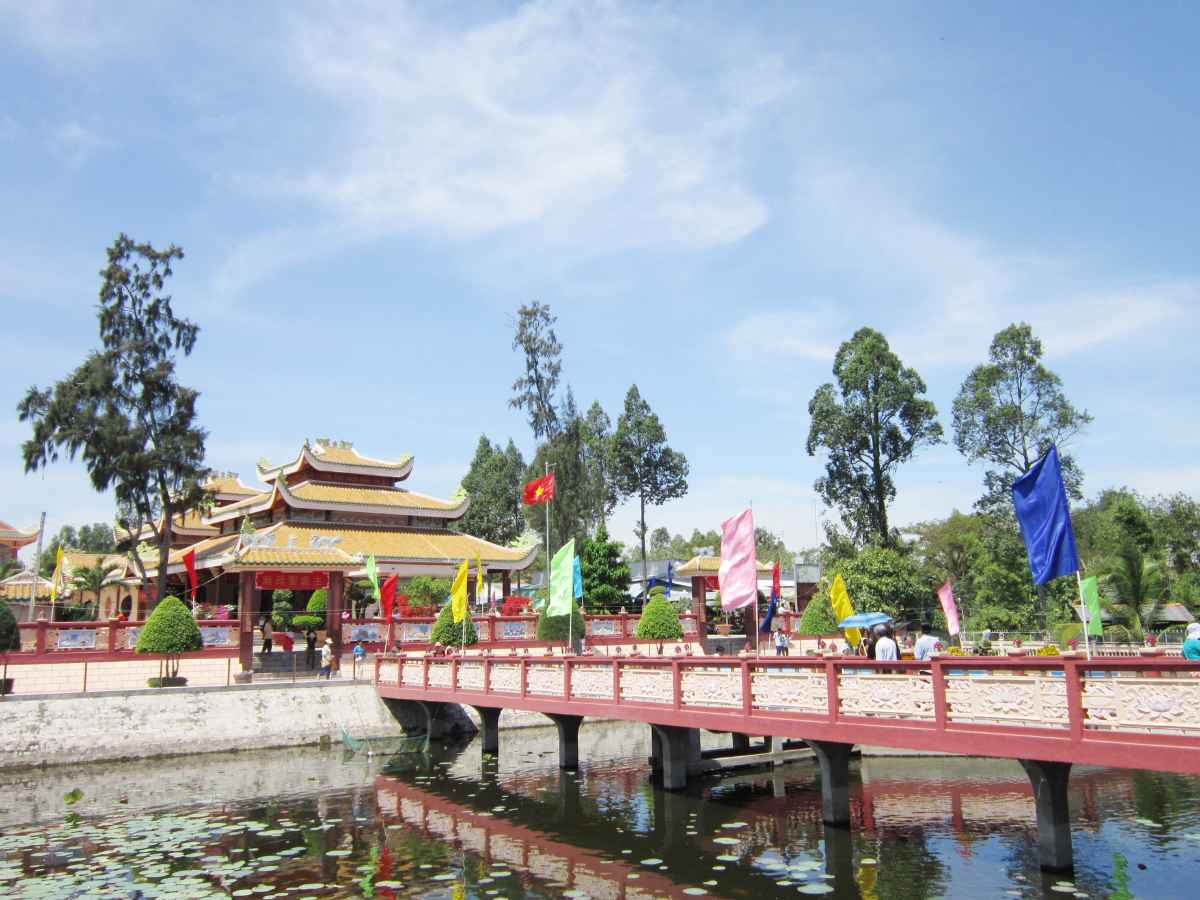 Miếu Bà Chúa Xứ Bàu Mướp hiện diện như trung tâm tín ngưỡng gắn bó đời sống cộng đồng nông thôn An Giang.