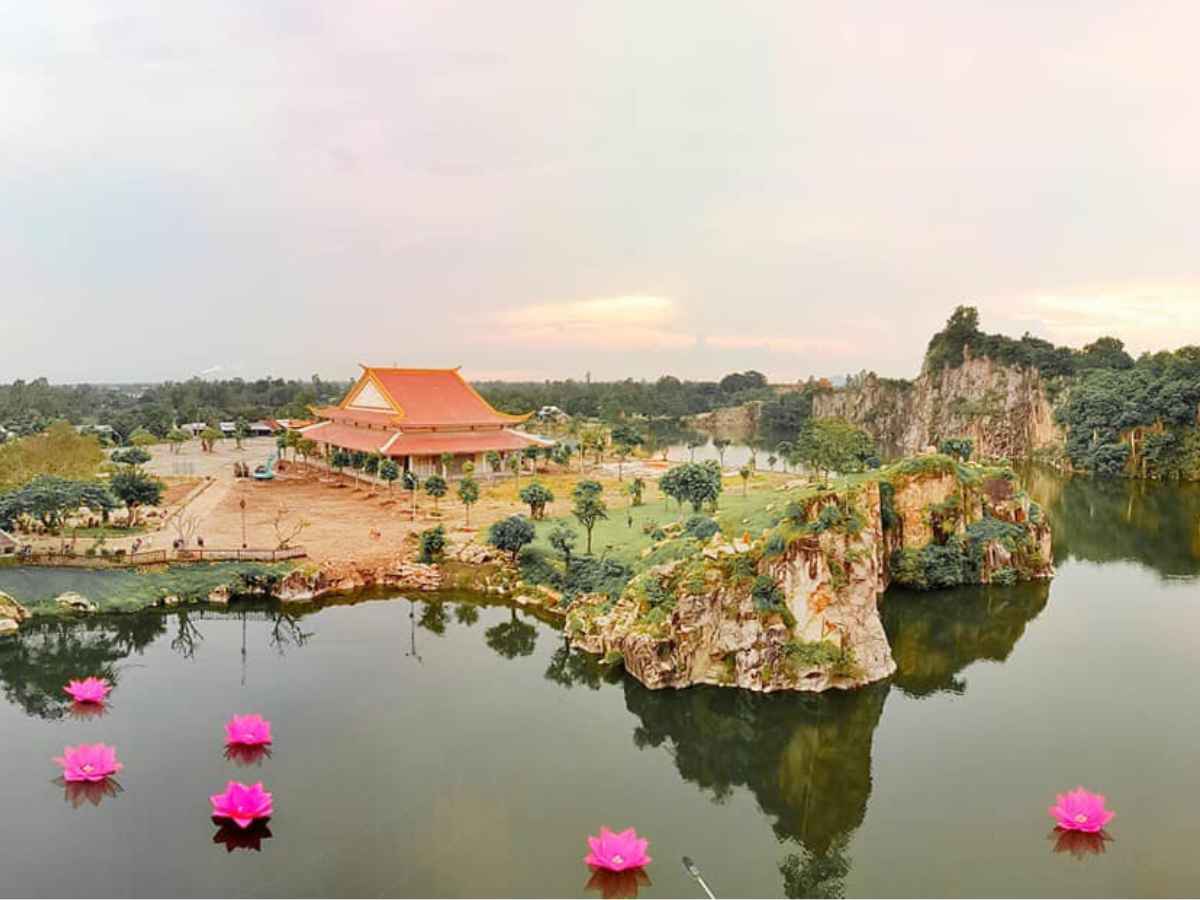Thiền viện Trúc Lâm An Giang hiện diện như điểm nhấn tâm linh giữa cảnh quan núi nước An Giang hài hòa.