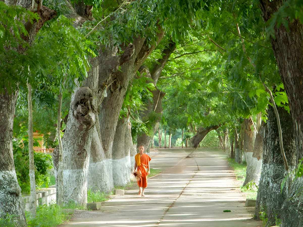 Có thể lựa chọn buổi sáng để bắt đầu hành trình khám phá chùa Krăng Kroch trong không gian yên tĩnh.