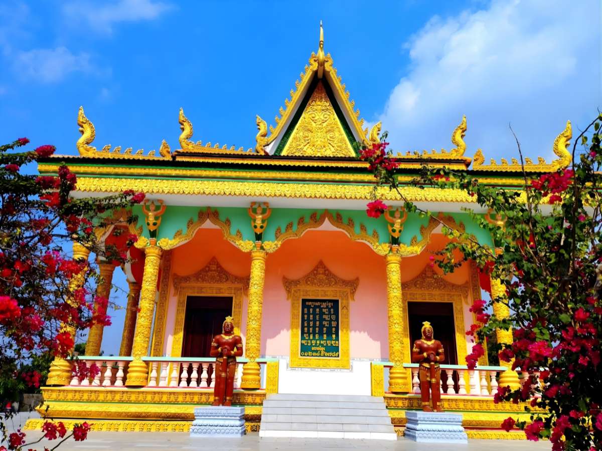 Không gian chùa Mới được sắp xếp một cách bài bản, gọn gàng thuận tiện cho du khách tham quan trải nghiệm.