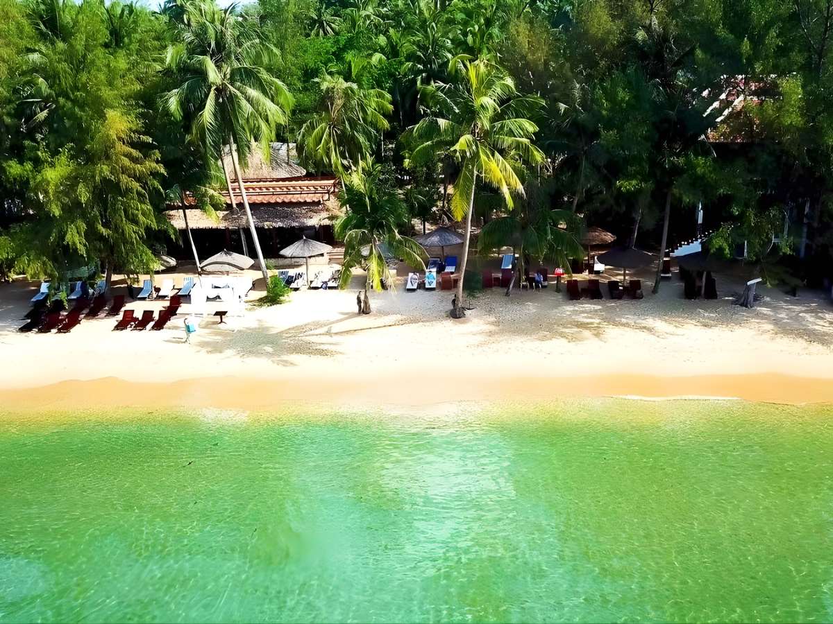 Coco Palm Beach Resort nổi bật với không gian nghỉ dưỡng ven biển yên bình, gần gũi thiên nhiên tại An Giang