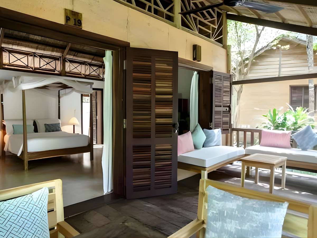 Thiết kế phòng nghỉ mở tại Mango Bay Resort hòa quyện thiên nhiên và không gian biển đảo.