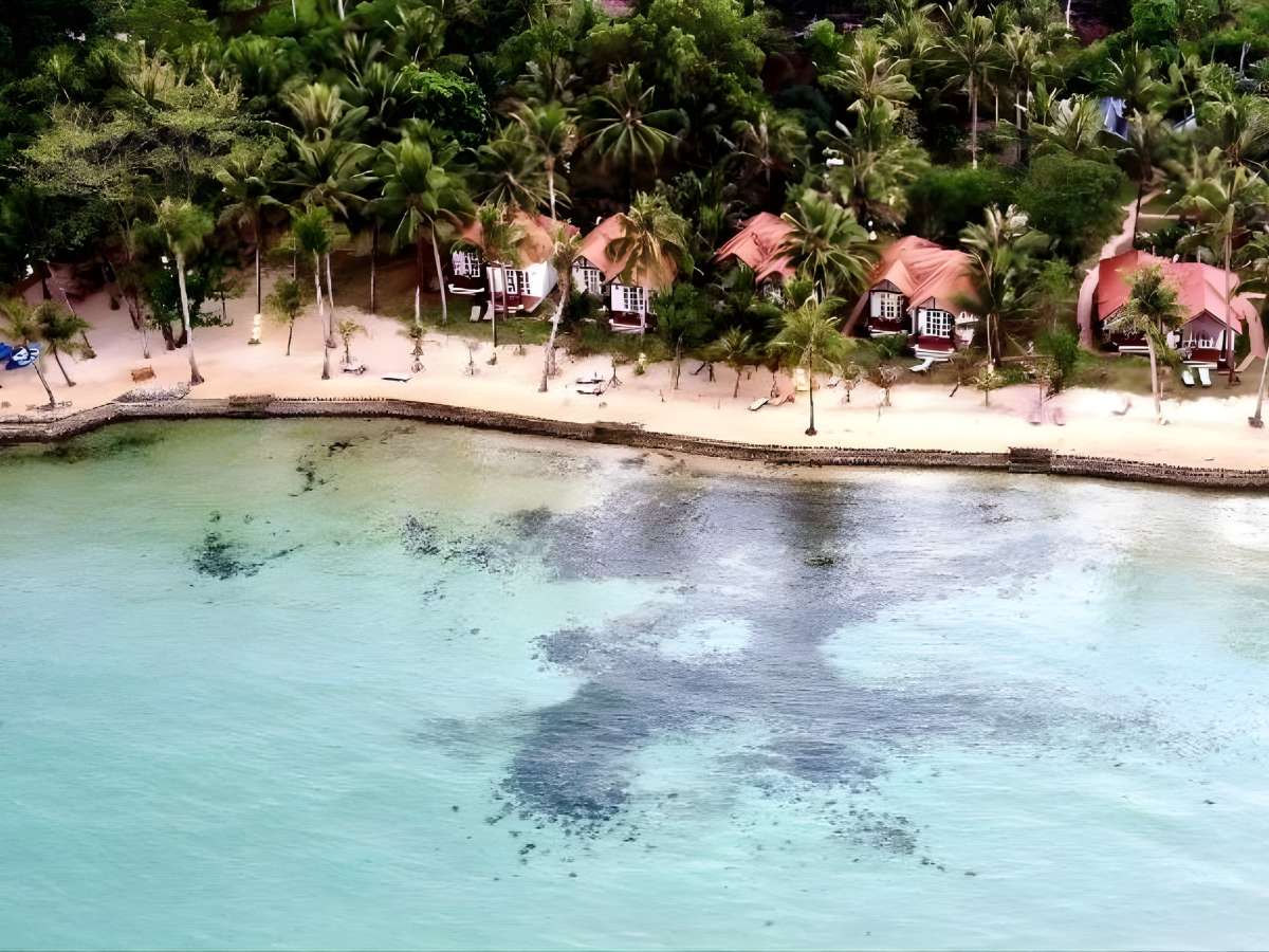 Ánh sáng đầu ngày phủ mặt biển Peppercorn Beach Resort, tạo không gian yên bình tại khu vực Gành Dầu.