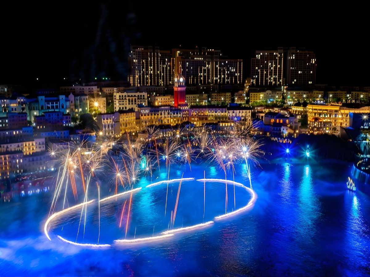 Bữa tối tại Ocean Bay kết hợp thưởng thức ẩm thực và trải nghiệm Symphony of the Sea.