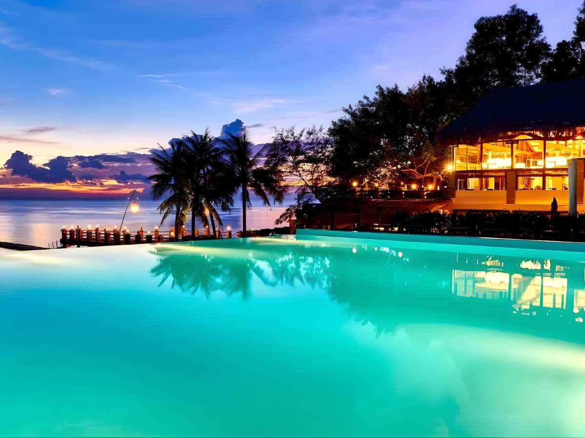 Không gian nhà hàng ven biển Chen Sea mang lại trải nghiệm ẩm thực yên tĩnh tại Phú Quốc.