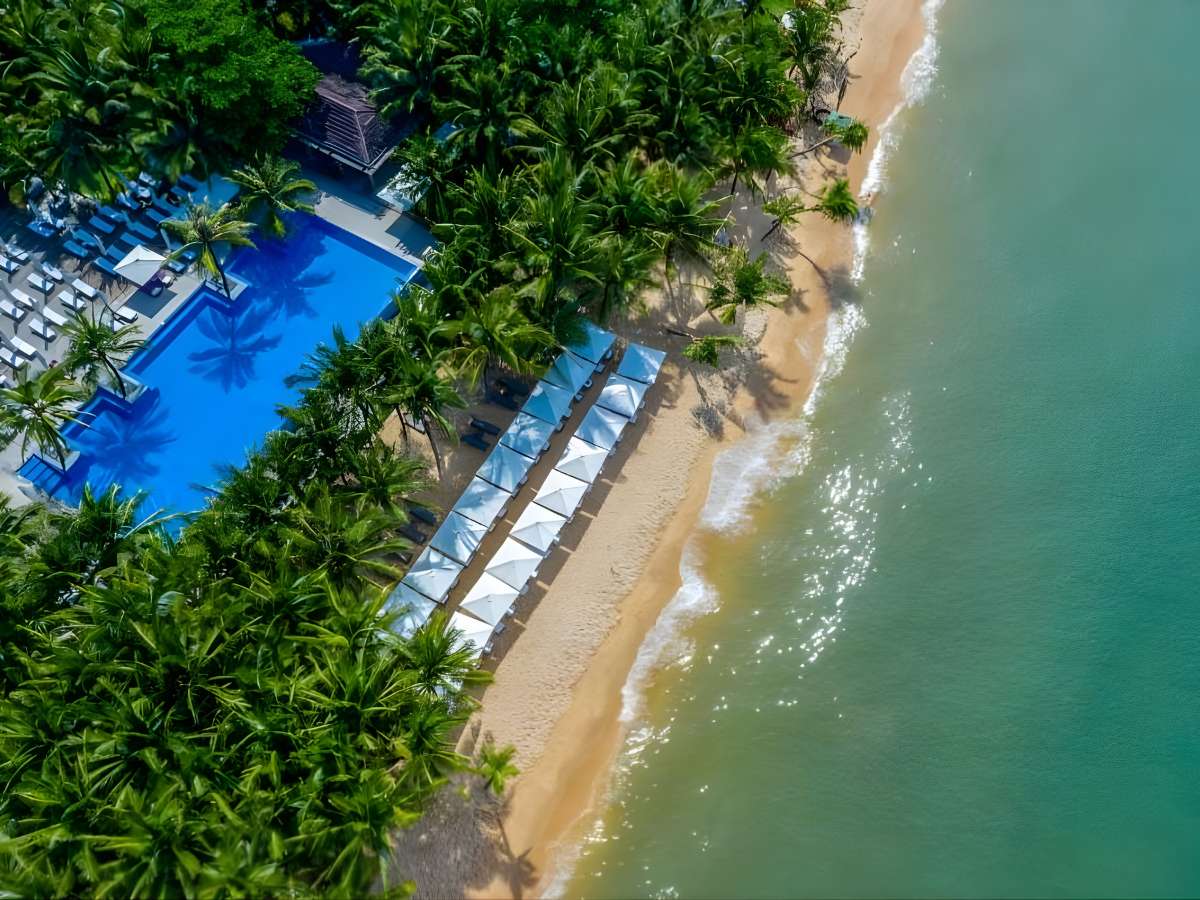 Salinda Resort sở hữu vị trí ven biển yên tĩnh, thuận lợi nghỉ dưỡng của Phú Quốc.
