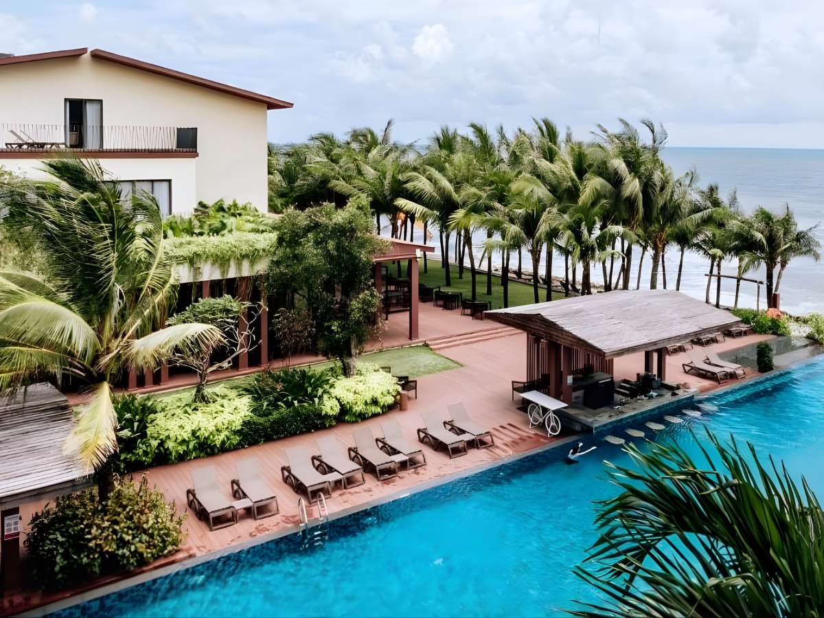 Không gian nghỉ dưỡng ven biển Dusit Princess Moonrise Beach Resort Phú Quốc yên bình tọa lạc tại An Giang.