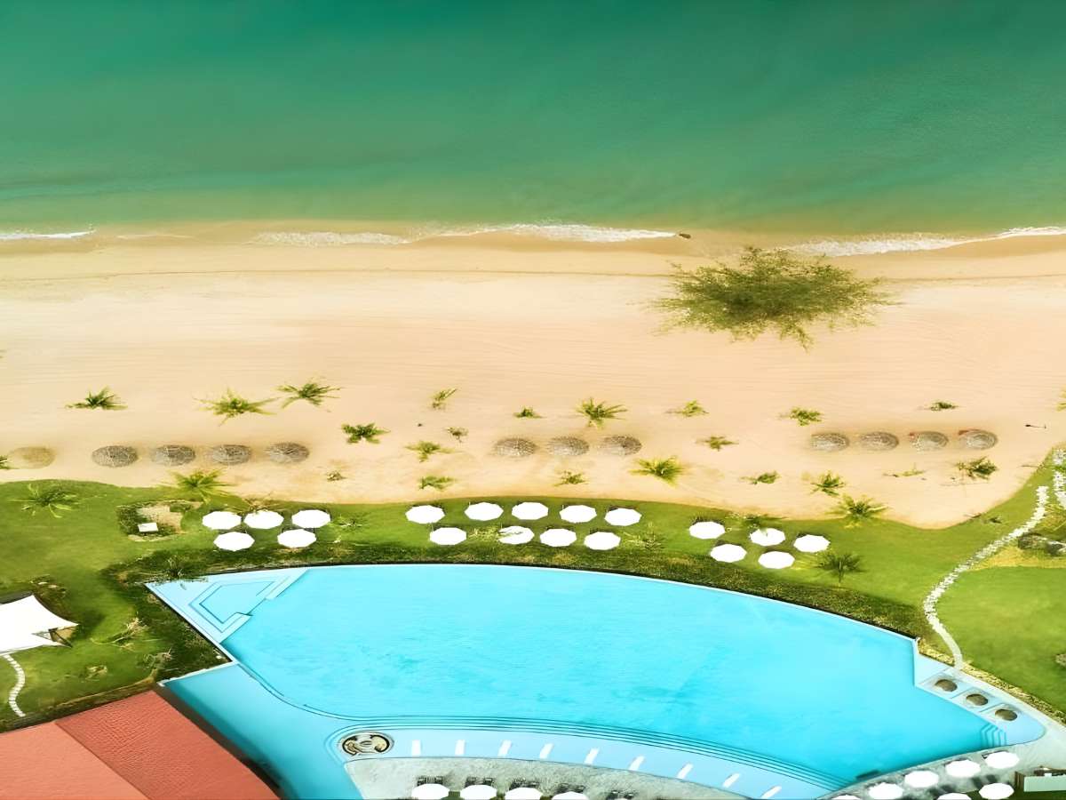Khu nghỉ dưỡng Mövenpick Waverly Phu Quoc nổi bật với không gian biển xanh mở.