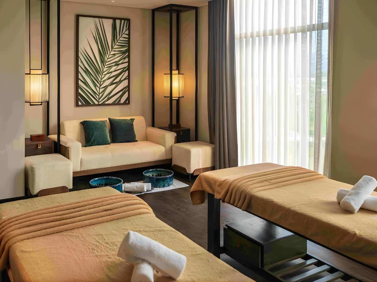 Không gian spa yên tĩnh góp phần cân bằng trải nghiệm nghỉ dưỡng và chăm sóc sức khỏe.