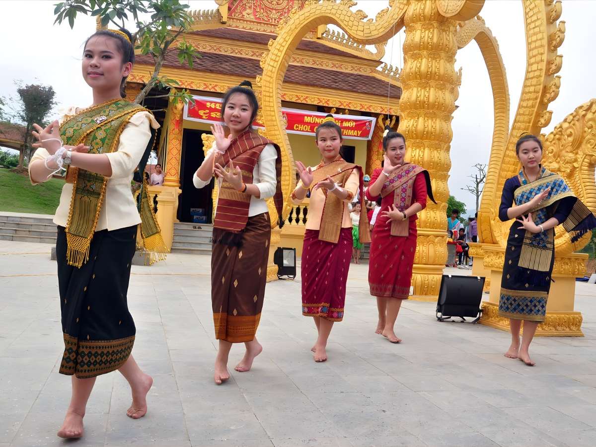 Múa truyền thống Khmer góp phần gìn giữ giá trị văn hóa dân gian đặc sắc.