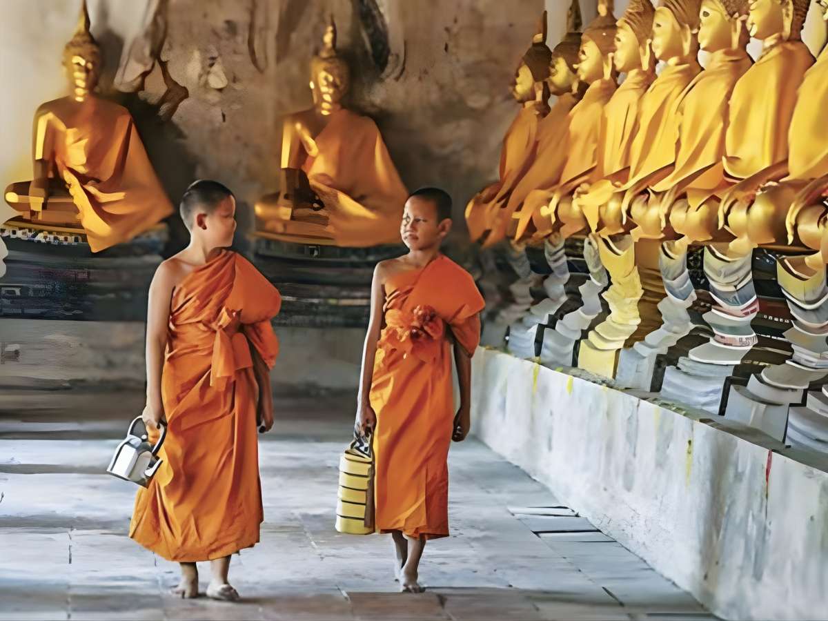 Phật giáo Nam tông giữ vai trò trung tâm trong đời sống tinh thần người Khmer. 