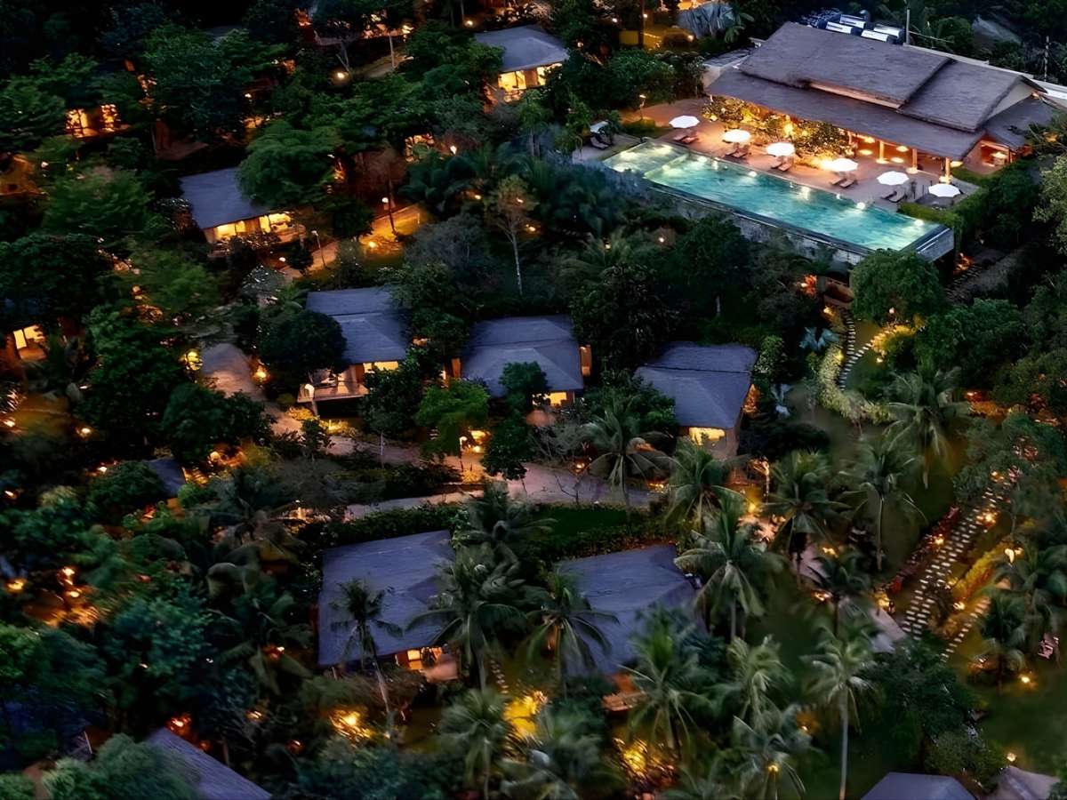 Lahana Resort Phú Quốc & Spa ẩn mình giữa thiên nhiên xanh mát và yên tĩnh của ốc đảo.