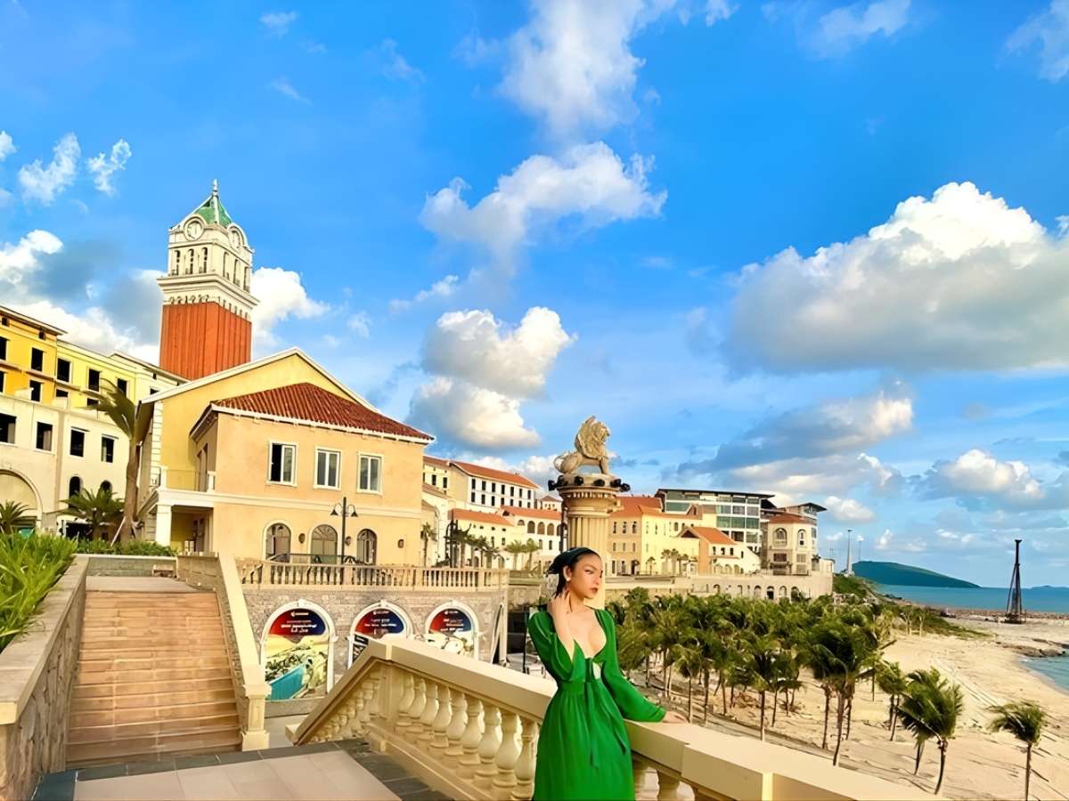 Central Village mang đến trải nghiệm không gian Địa Trung Hải gần Sunset Sanato